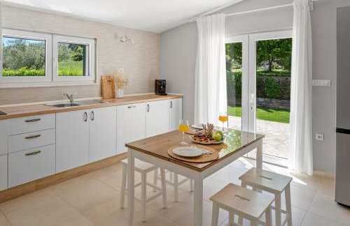 VILLA ROKO with 4 bedrooms, 32sqm heated pool - Photo 17