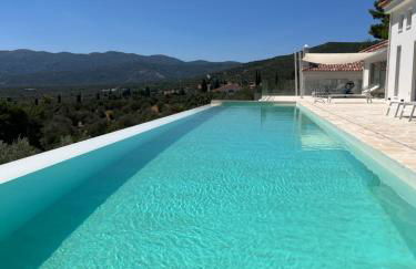 Privatised Pasparo Estate - 3 Apartments & Pool - Foto 1