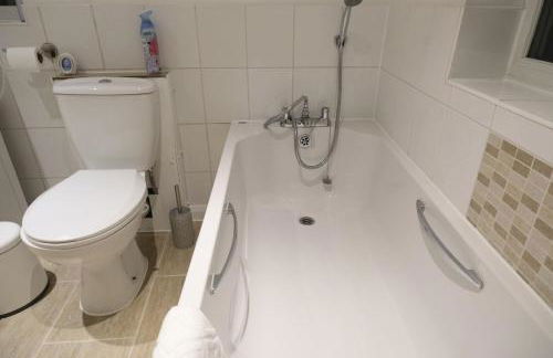 Stylish 4 Bed Home in Aylesbury, Buckinghamshire - Foto 29