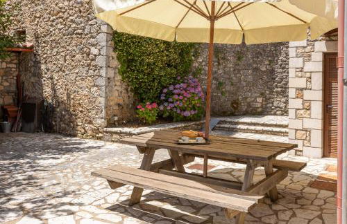 Rustic home in heart of Stemnitsa - Photo 22