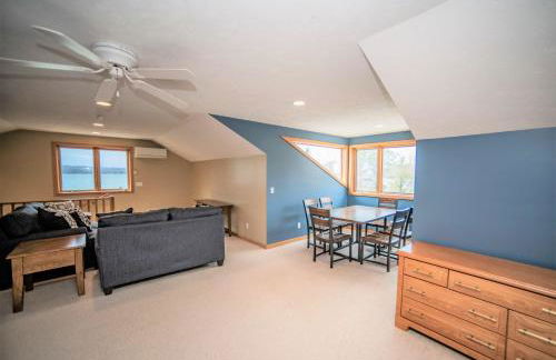 Crystal Lake Hillside with Private Sandy Beach - Foto 41