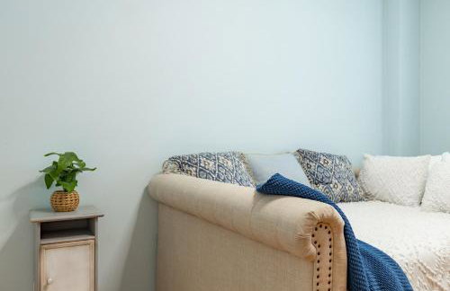 Windy City Getaway - 3BR 2BA Chicago Townhouse home - Photo 43