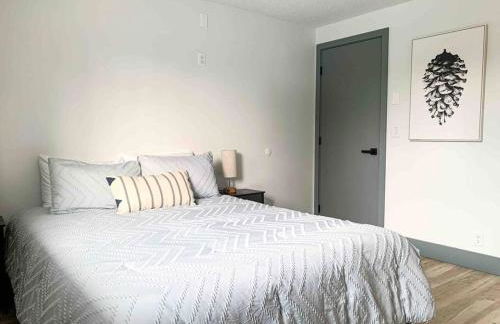 Riverwalk Retreat: Spacious, Hot tub, near Autzen - Foto 25