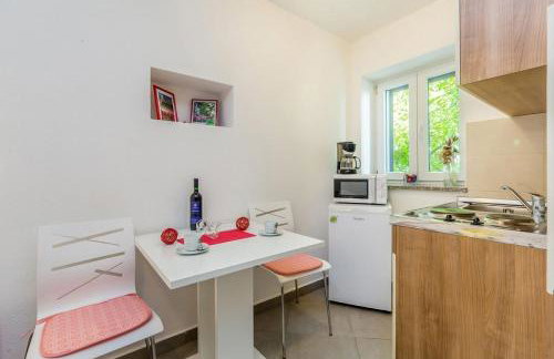 Studio apartman u kući s bazenom - Foto 10