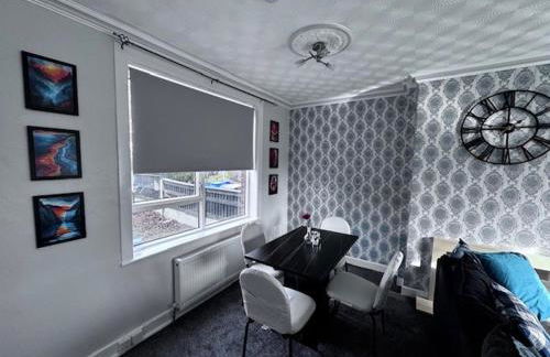 The Castleton Haven - 3 Bed Semi near M62 & M60 Motorways and Easy access to Manchester City Centre - Netflix and free high speed WIFI - Foto 9