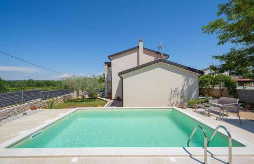 Malerische Villa mit Privatpool, mediterranem Garten, Outdoor-Kueche, Waschmaschine, Trockner - Photo 37