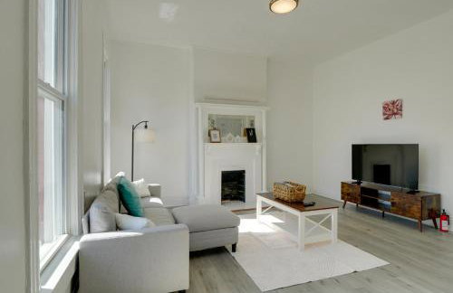 Walk to Churchill Downs Pet-Friendly Retreat! - Foto 1