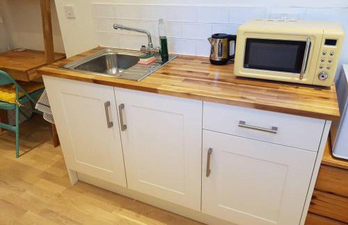 Cosy, self contained annex - Photo 9