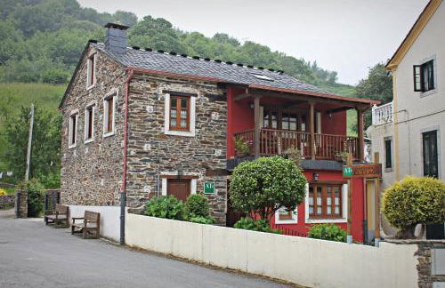 Apartamentos El Llago - Photo 1