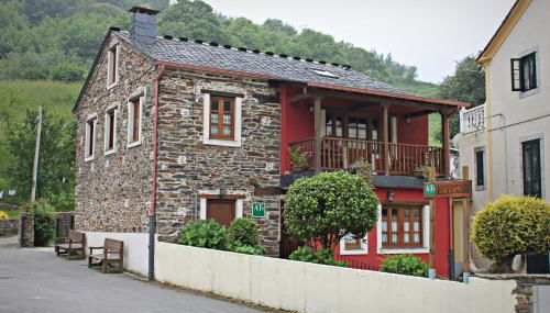 Apartamentos El Llago - Photo 1