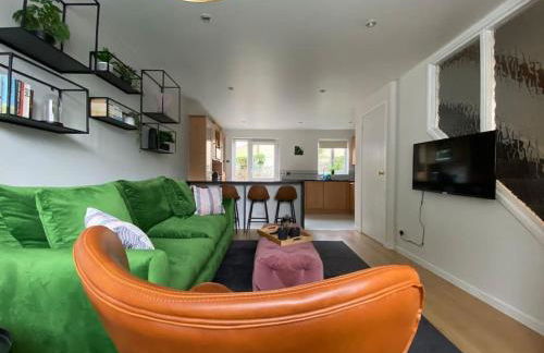 2 Bed House in Hampton - Free parking - Foto 20