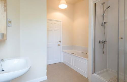 The Old Schoolhouse and Cottage - Foto 23