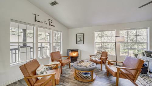 Mtn Views + Playground: Family-Friendly Pine Cabin - Foto 3