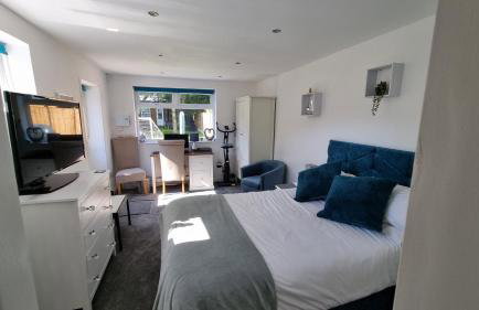 Sittingbourne 1 bed self-contained annex, with parking - Photo 24