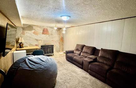 Spacious 4BR Retreat Near Idaho Falls Airport - Foto 16