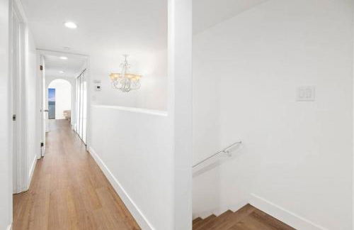 Malibu Beachfront Home with Rock Spa Ocean Views & Huge Deck - Foto 8