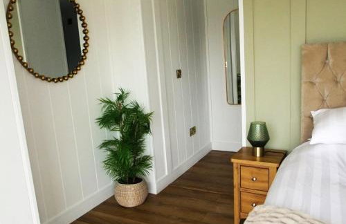 Phoenix Lodge - Luxury 2 ensuite bedrooms, lakeside views - Foto 28