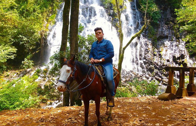 Paseo a caballo por la cascada Velo de la Novia - Foto 4