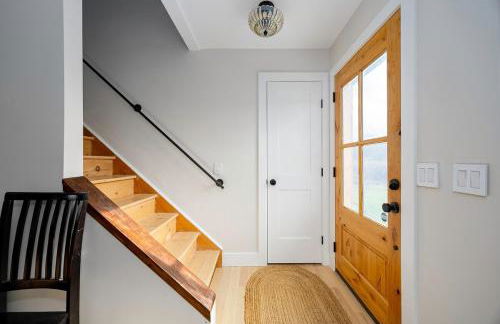 Luxury 4BR in Hudson Valley on a 8 Acre Estate - Hot Tub, Large Firepit, Oversized 38 Ft Deck! - Foto 14