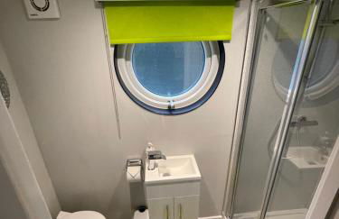 Lady Florence, Spring Unique River Boat with Castle Views - Foto 9