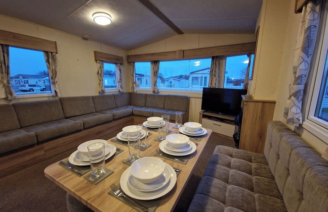 Serene Chalet Retreat in Chichester - Photo 1