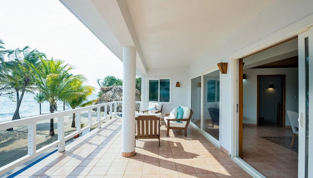 Private Oceanfront 4-bed Villa w Pool on Huge Lot - Foto 4, Habitación