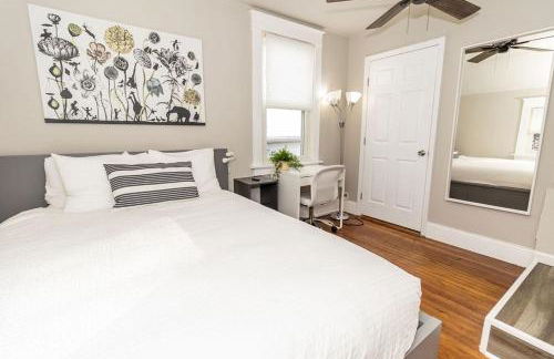 Cozy Riverfront Bungalow with Stunning Views - Foto 40