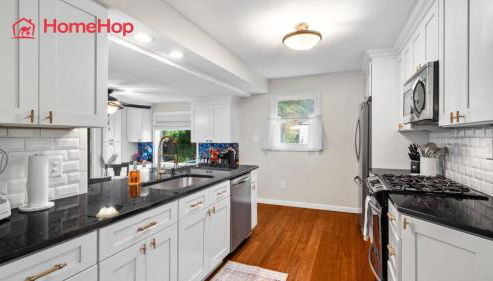 4 Bedroom Pool and Hot Tub Home Near Cleveland - Foto 5