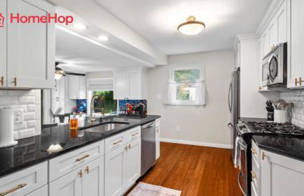 4 Bedroom Pool and Hot Tub Home Near Cleveland - Foto 5