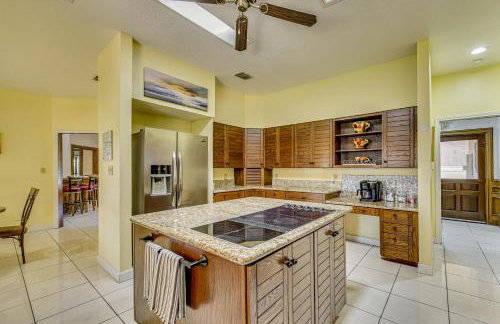 Pool and Game Room Waterfront Harlingen Home - Foto 11