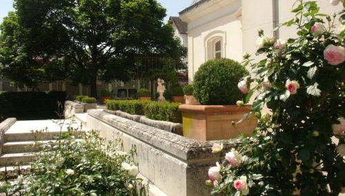Villa Castalie - Maison de maître, grande piscine et jacuzzi, classée 5 étoiles - Photo 3, Garden view