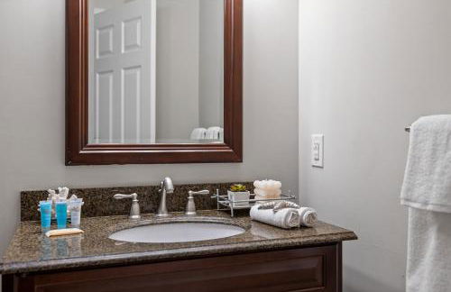 Huge Retreat w Alaska King, Pool & Jacuzzi Tub Indoor - Foto 26