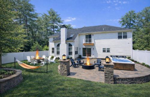 Backyard Oasis - 5BR - Hot Tub - 2 Fire Pits - Game Room - Photo 12