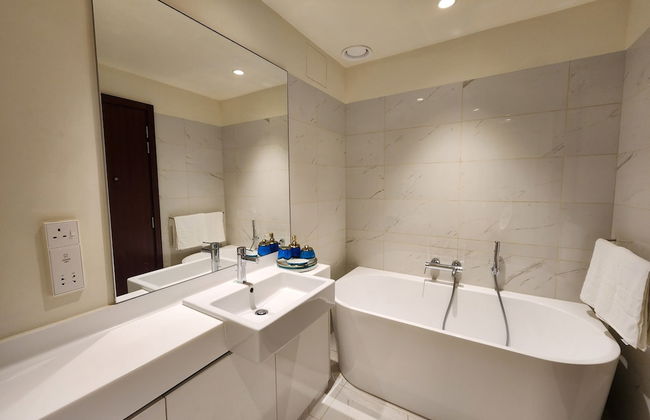 Opulent Comfort Suites - Photo 9