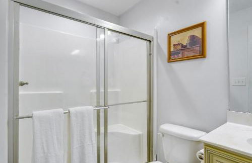 Spacious Lakefront Apt with Deck in Fayetteville! - Foto 24