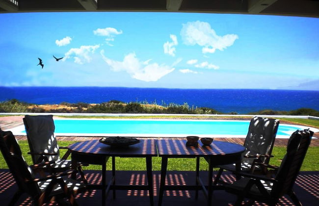 Cristelia Luxury Sea Front & Pool Villa - Foto 12