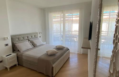 Sea View Embassy Apartment - Foto 1