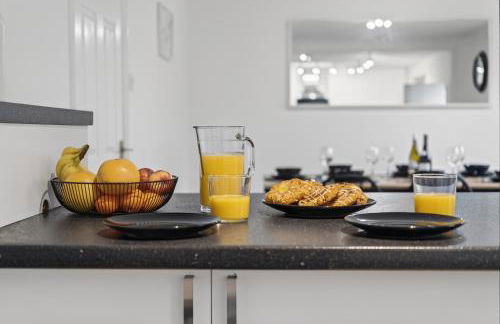 NEW! Large 5BR 2BA Home Leamington Spa Driveway Garage Parking WI-FI - Photo 17