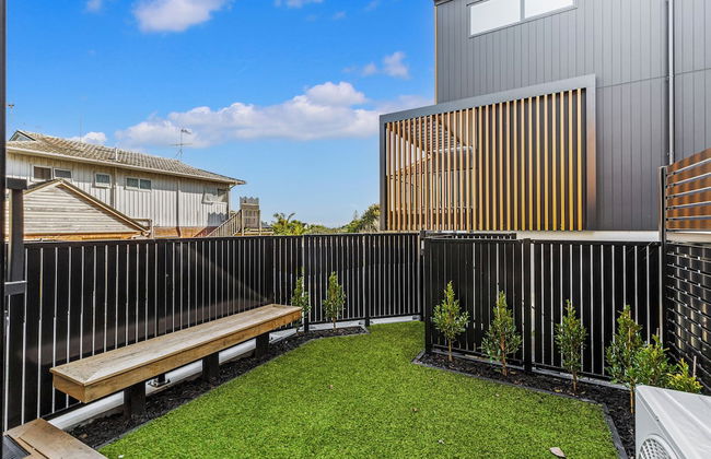 Modern 2BR Townhouse in Mission Bay I Zodiak Stays - Photo 15