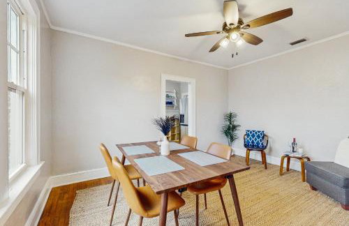 Spacious duplex with private balcony, washer & dryer, and WiFI - Foto 8