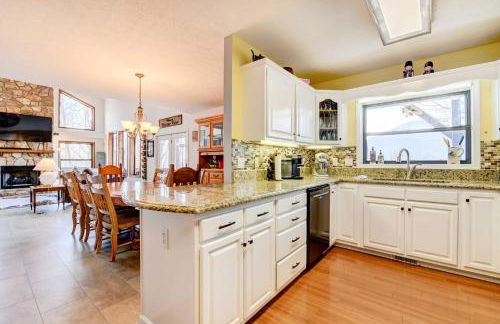 Stunning Maggie Valley Getaway with Decks, Fire Pit! - Foto 9