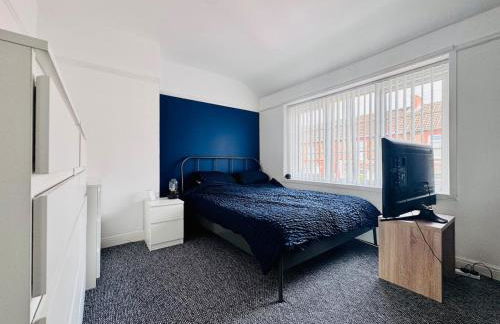 2 Beds, Entire Home, Spacious Bedrooms, Garden - Photo 3