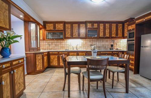 Πέτρινο Αρχοντικό, Χίος - Foto 12