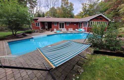 Large Vacation Home Villa- Pool, Indoor Hotub, Game Room, up to 25 guests - Foto 15