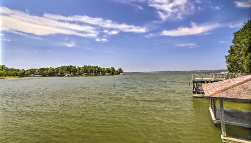 Waterfront Lake Home with Deck - New Renovations! - Foto 4