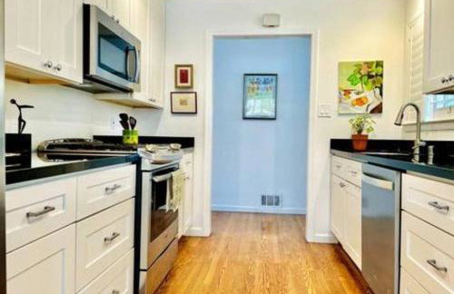 10 mins to SJC Fastest 2 Gigabit WiFI Open Floor BBQ Grill Fireplace Fenced Yard Pet Friendly - Foto 2