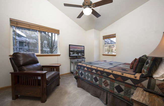 Streamside Lane Condos by CRMR - Foto 6