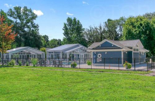 Spacious Dog-Friendly Getaway with Year-Round Pool & Hot Tub - Foto 46