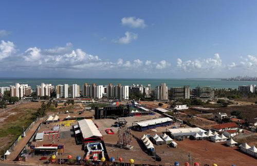 Apartamento na praia, 2 quartos e área de lazer - Foto 74