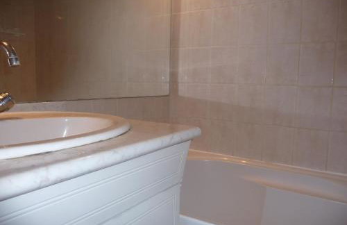 Attractive Holiday Home in C reste with Pool - Foto 13